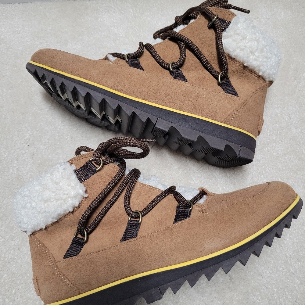 BRAND NEW SOREL HARLOW LACE COZY BOOTS